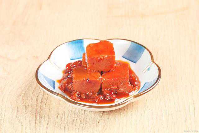 創(chuàng)新引領(lǐng)未來(lái)，一塊腐乳包裝設(shè)備助力腐乳產(chǎn)業(yè)升級(jí)