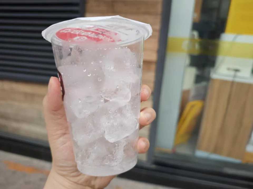 創(chuàng)新自動化冰杯生產(chǎn)線——飲品行業(yè)的革命性變革，開啟智能生產(chǎn)新時代