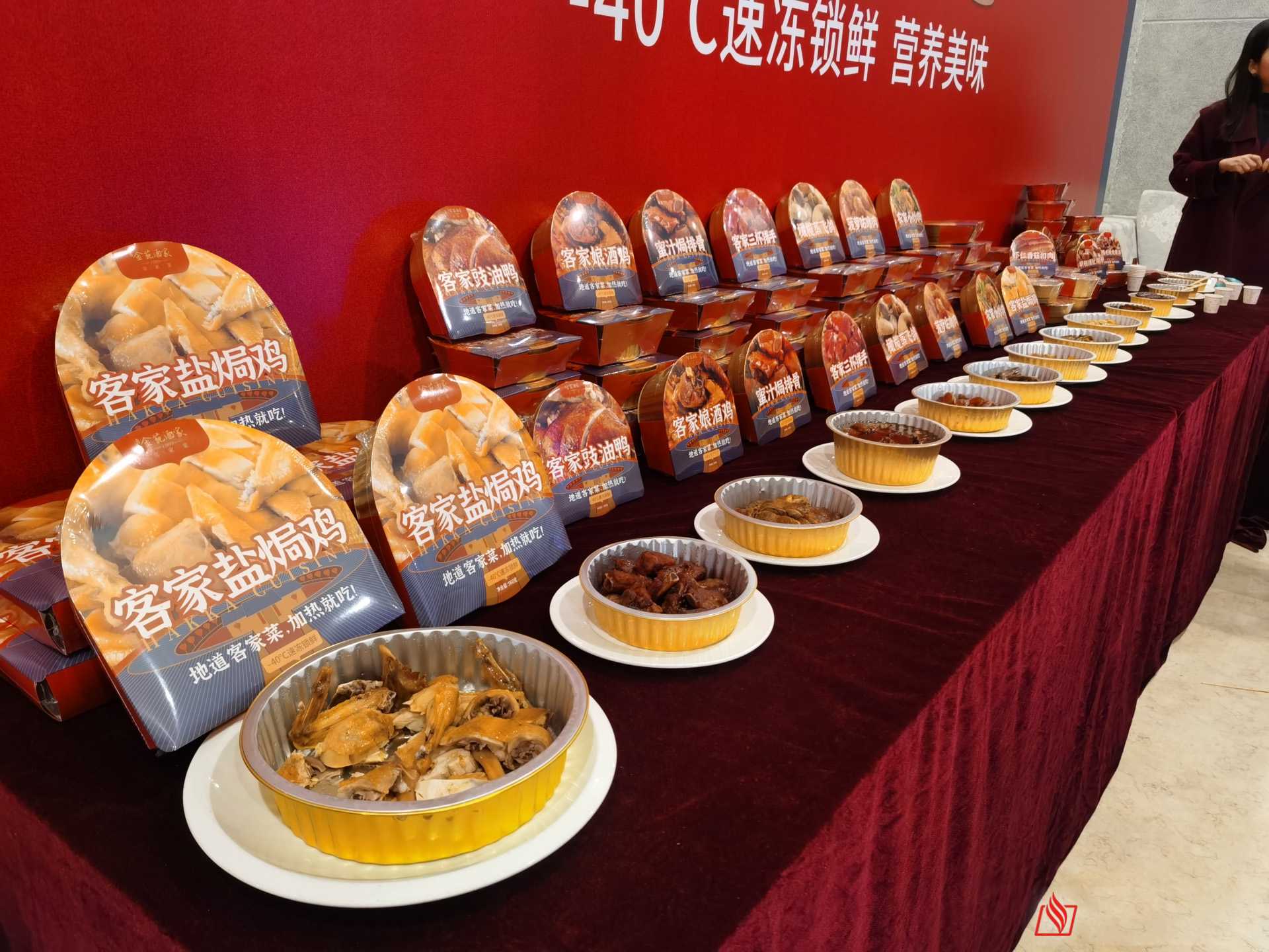預(yù)制菜鎖鮮革命！一臺(tái) “會(huì)呼吸” 的包裝機(jī)如何讓料理包媲美現(xiàn)做？